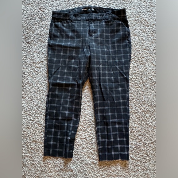 Old Navy Cropped Checkered Pixie Pant - Picture 1 of 3